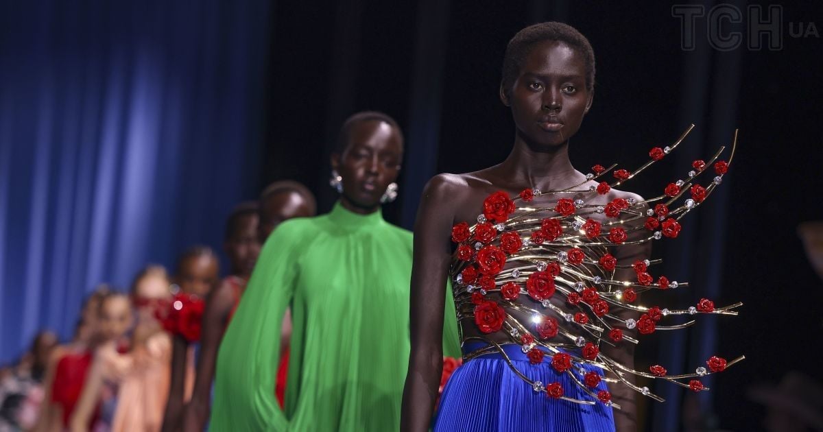 Показ колекції весна-літо 2024 року бренду Balmain