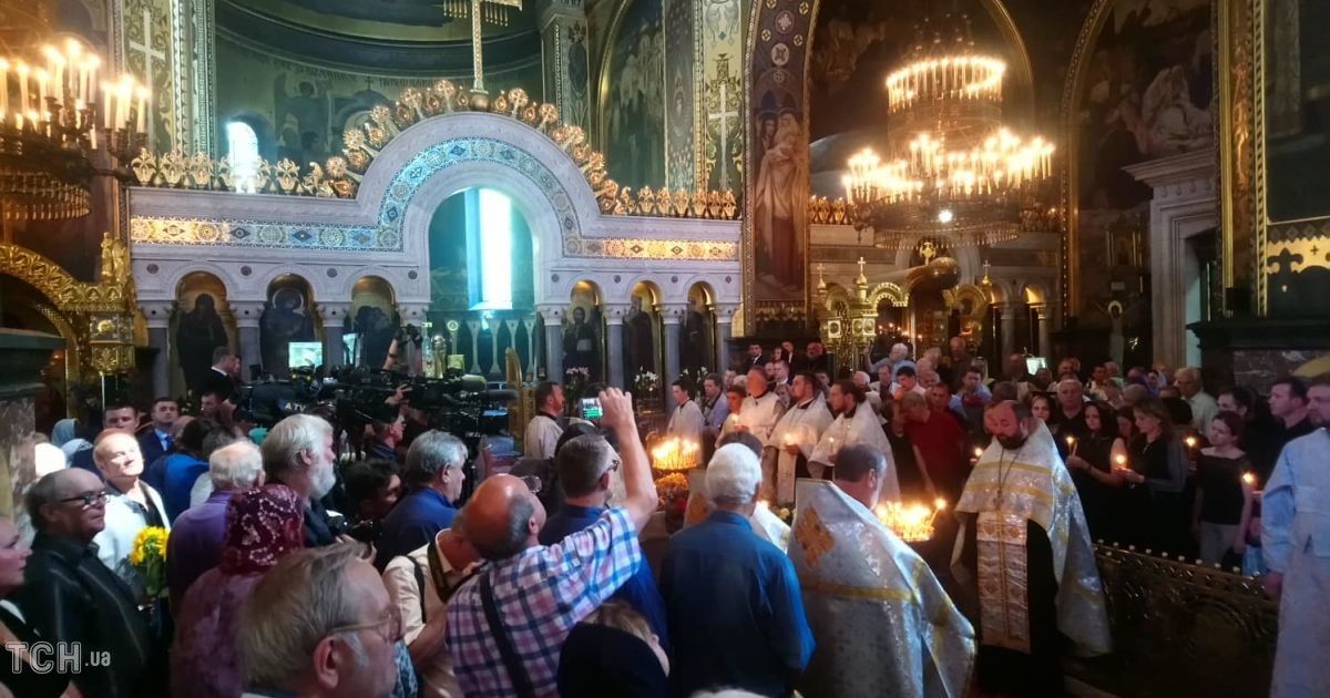 На прощання з Іваном Драчем прийшли перші особи держави
