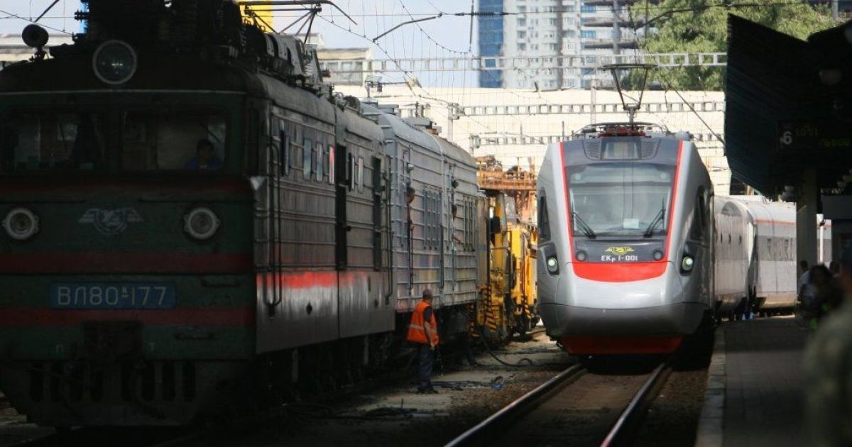 У поліції відзвітували про пошуки бомби на залізничному вокзалі Києва
