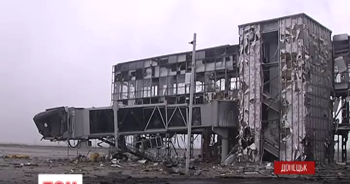 Трех защитников аэропорта освободили из плена