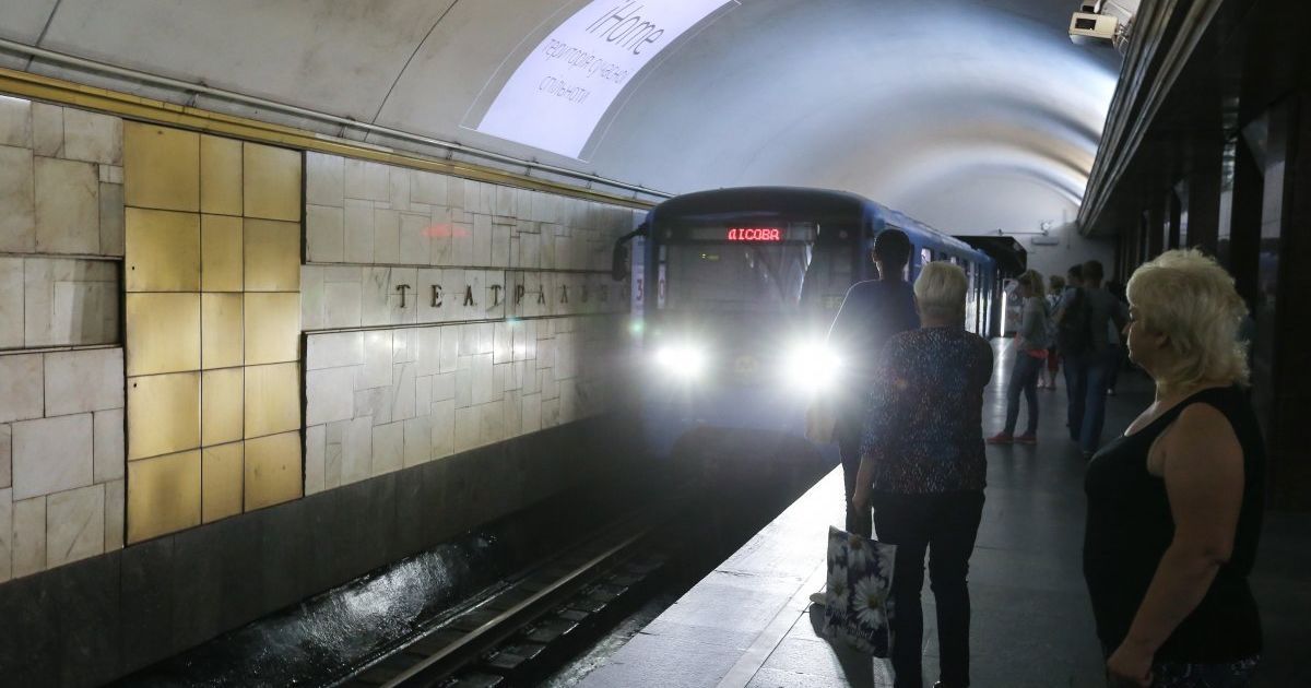 У Києві на станції метро померла людина