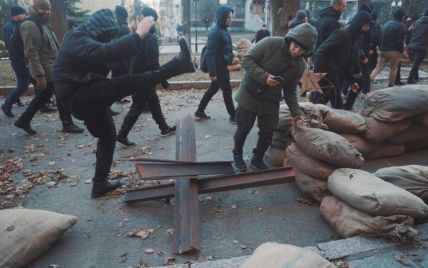 У Харкові активісти "Нацкорпусу" розтрощили знімальний майданчик серіалу про НКВС

