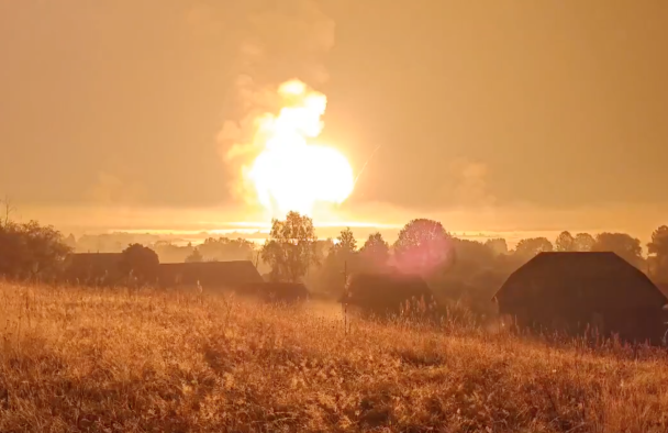 Взрывы на арсенале в Тверской области 18 сентября/Скриншот с видео