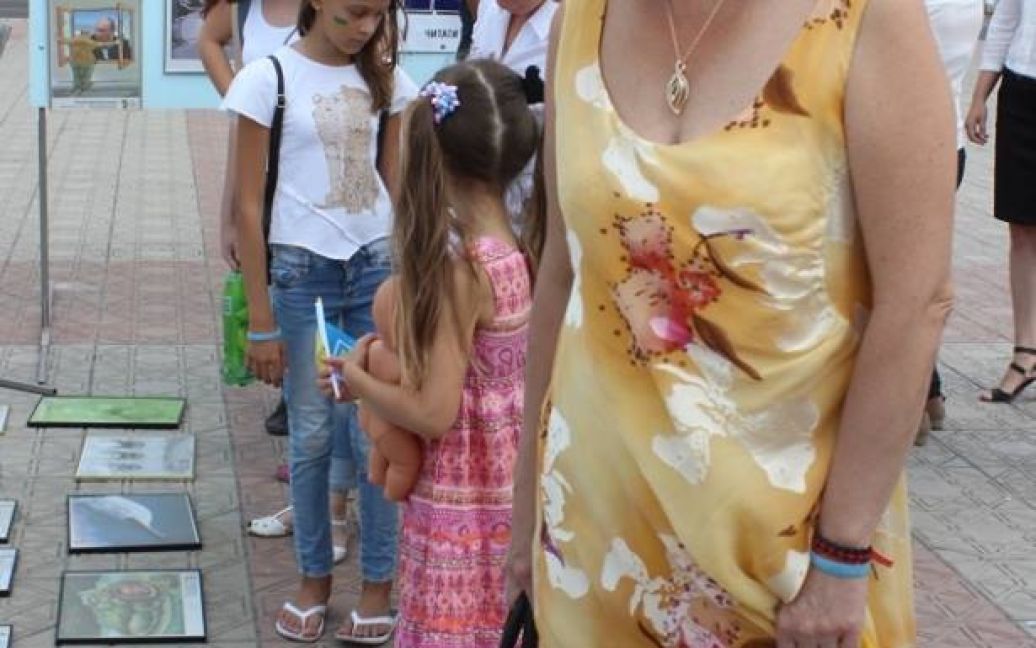 Выставку посещают сотни жителей Луганщины / © Facebook/пресс-центр штаба АТО