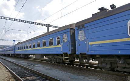 Лежав на коліях: у Львівській області пасажирський потяг на смерть збив 23-річного хлопця