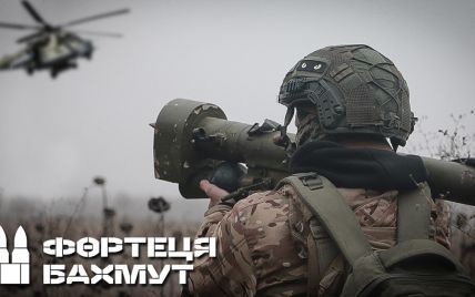 Нацгвардейцы "приземлили" вертолет РФ Ми-24 под Бахмутом: момент попал на видео
