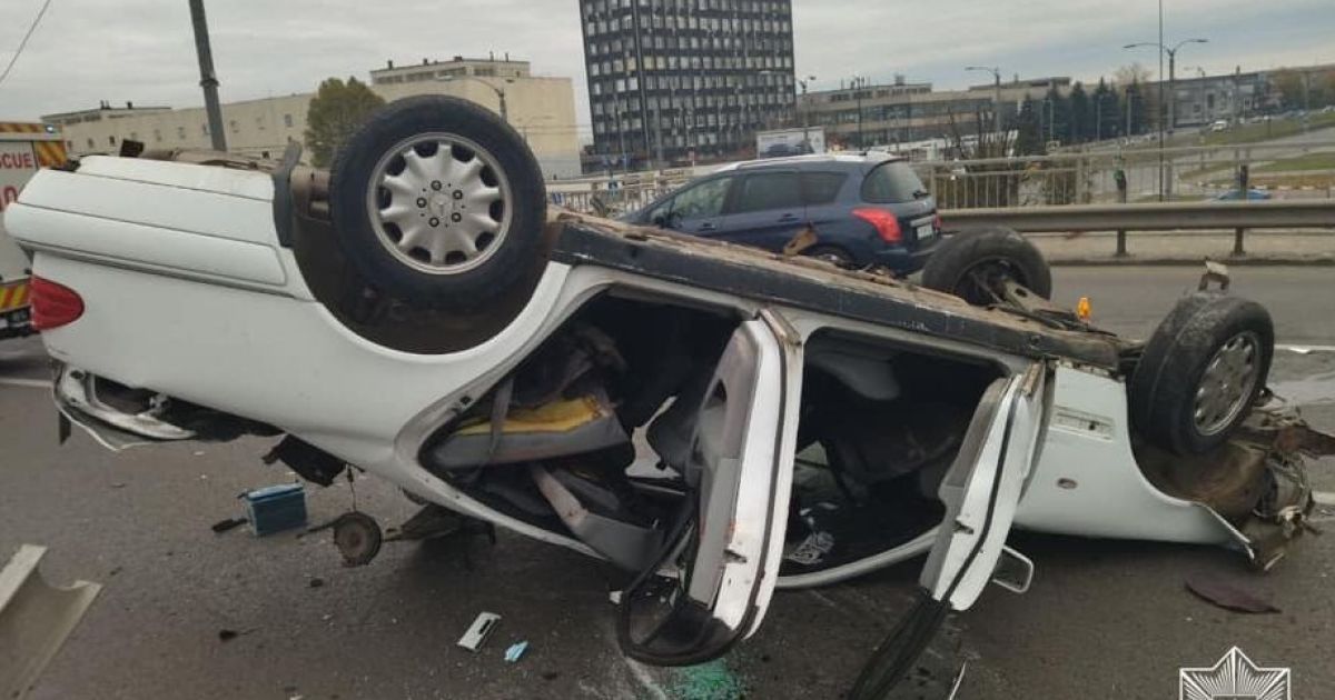 ДТП в Харькове: разбитая легковушка и трое пострадавших