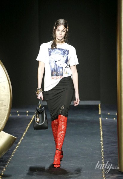 Коллекция Versace прет-а-порте сезона осень-зима 2019-2020 / © East News