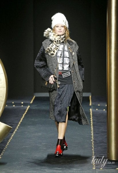Коллекция Versace прет-а-порте сезона осень-зима 2019-2020 / © East News