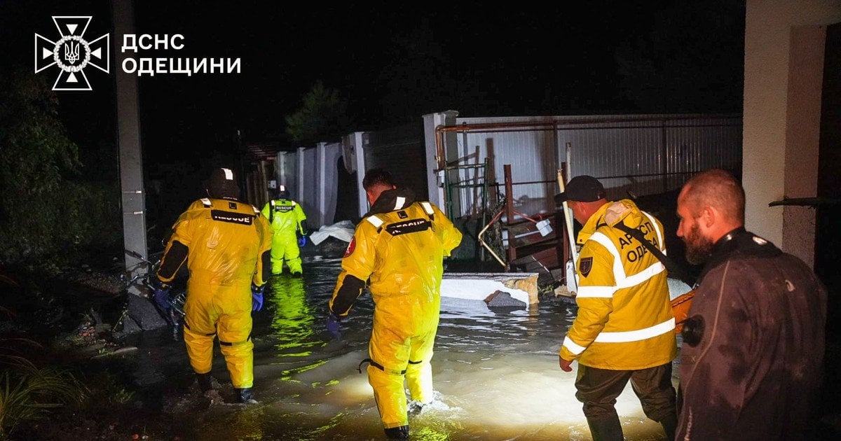 Страшная непогода в Одессе: людей на улицах и в домах накрывало водой — жуткие подробности