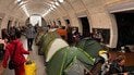 У Києві люди облаштовують місця для ночівлі в метро