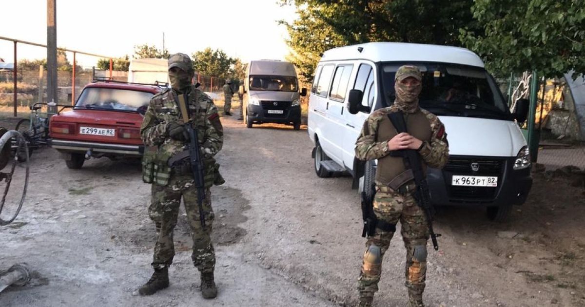 ФСБ прийшла з обшуками до кримських татар на окупованому півострові