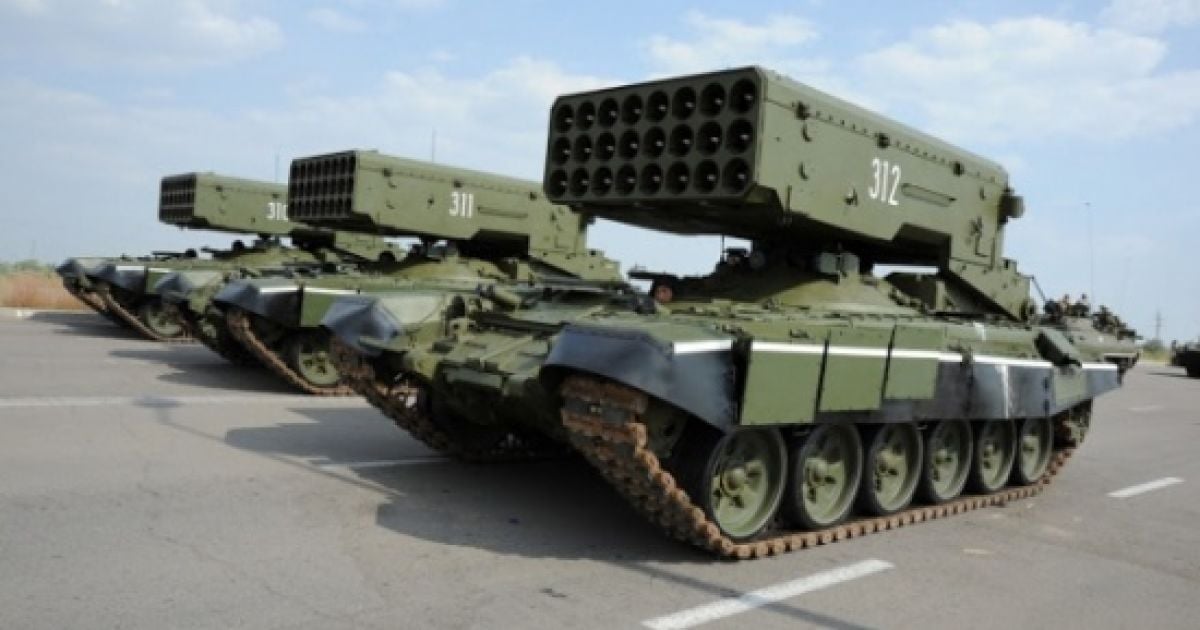 "Буратино" может оснащаться ракетами с термобаричним составом, которые распыляют специальную смесь в воздухе, а затем эта смесь воспламеняется