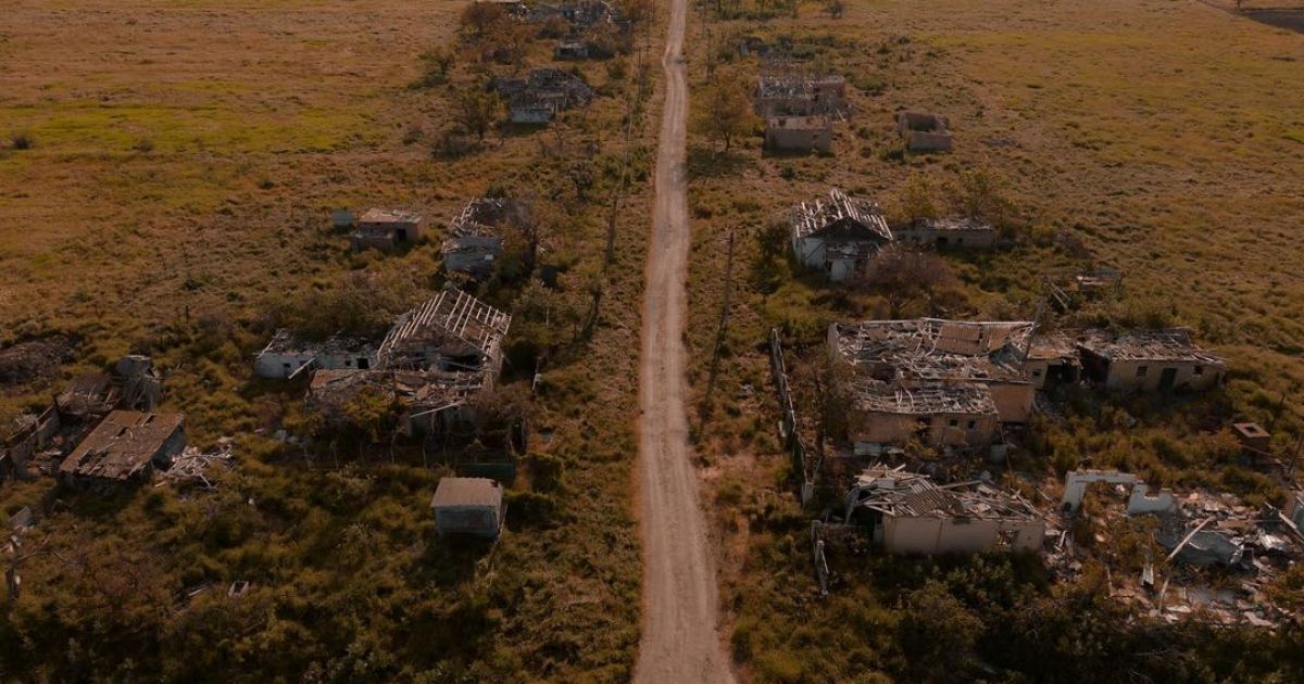 Руины разрушенного россиянами деревни