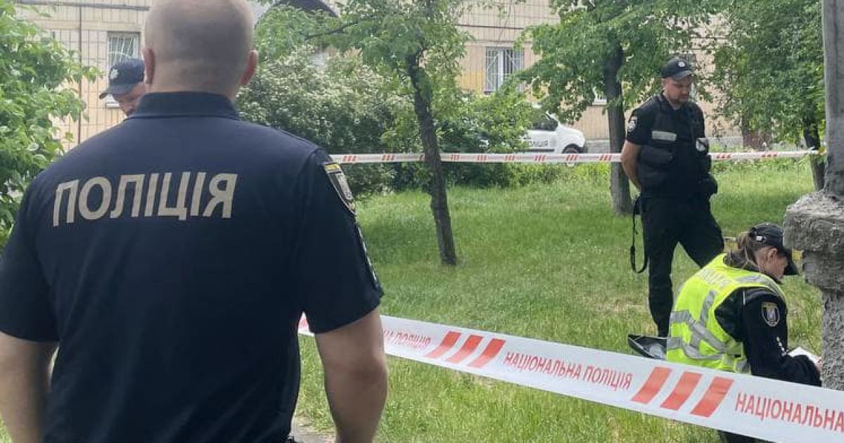 Поліцейські встановлюють усі обставини трагедії.