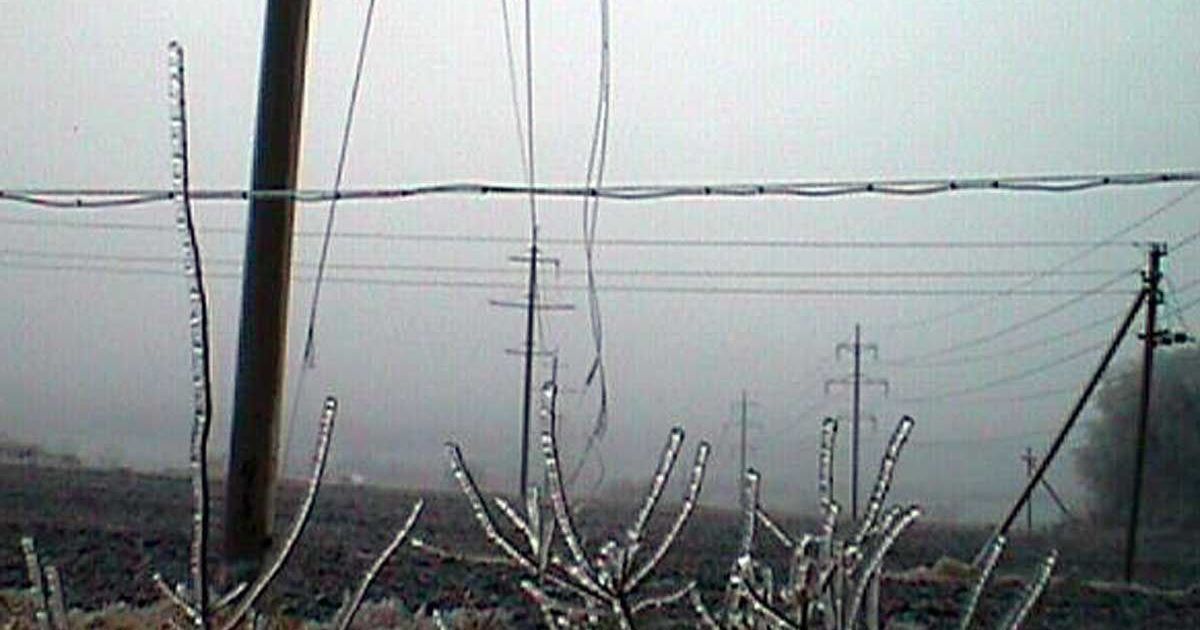 Ветер и обледенение оставили без света более сотни населенных пунктов в пяти областях Украины