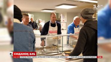 Принц Вільям у компанії волонтерів допоміг приготувати для бездомних пасту Болоньєзе