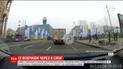 Молода мама не побоялася перебігти вісім смуг Хрещатика з дитиною у візочку