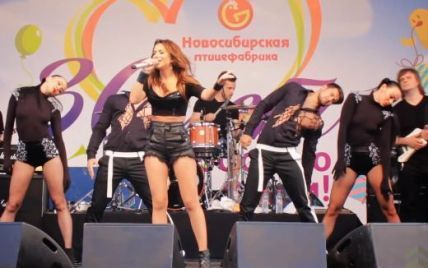 Ані Лорак заспівала на вечірці Новосибірської птахофабрики у Росії
