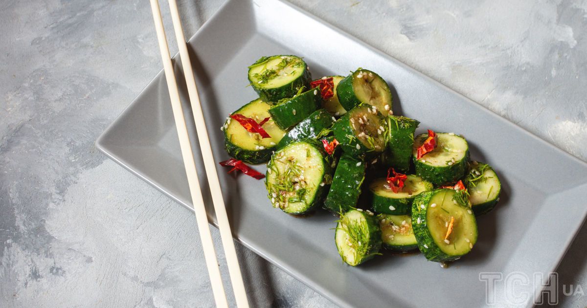 Огурцы по-корейски с морковью и болгарским перцем