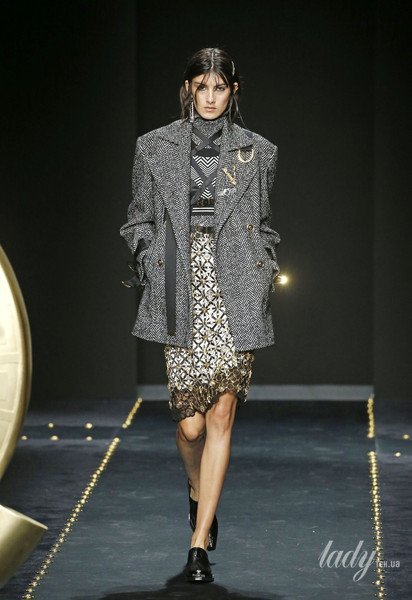 Коллекция Versace прет-а-порте сезона осень-зима 2019-2020 / © East News