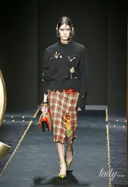 Коллекция Versace прет-а-порте сезона осень-зима 2019-2020 / © East News