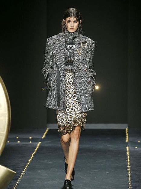 Коллекция Versace прет-а-порте сезона осень-зима 2019-2020 / © East News