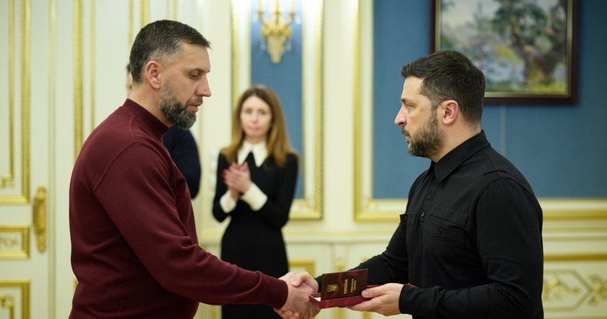 Зеленський відзначив 10 працівників ДТЕК державною нагородою за ремонти після ворожих атак