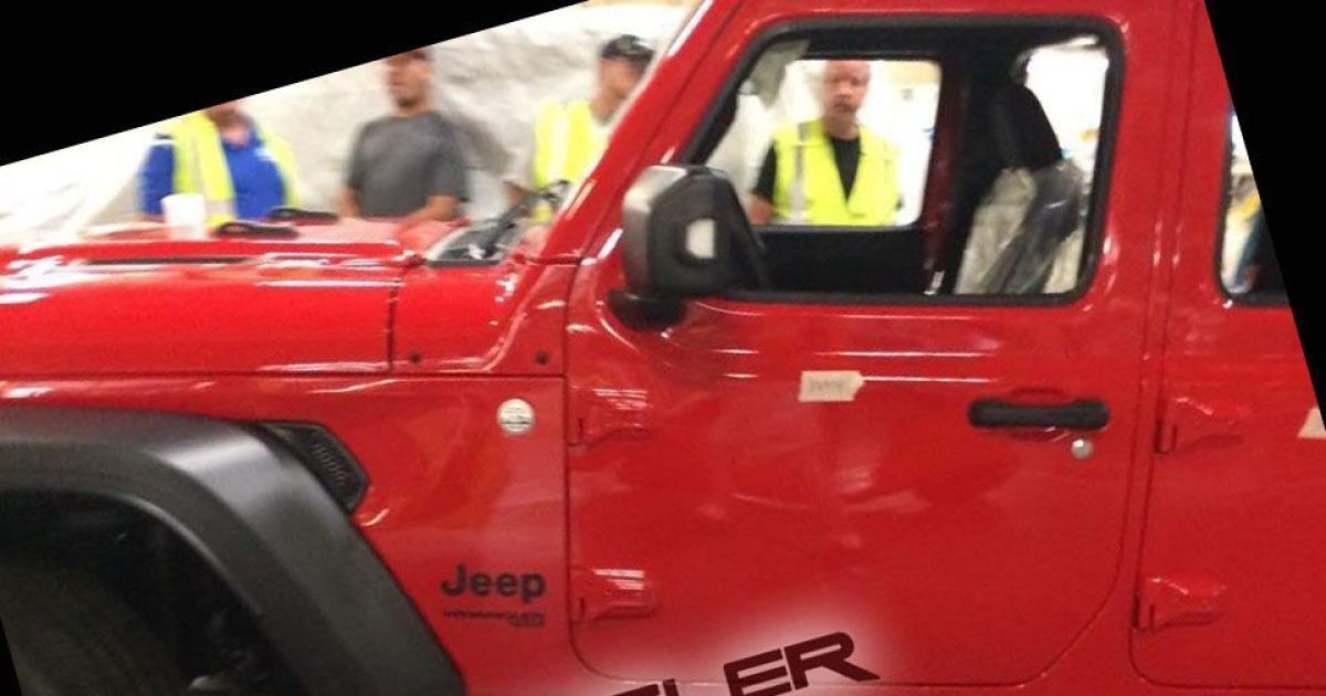 В США на заводе засняли новый Jeep Wrangler без камуфляжа