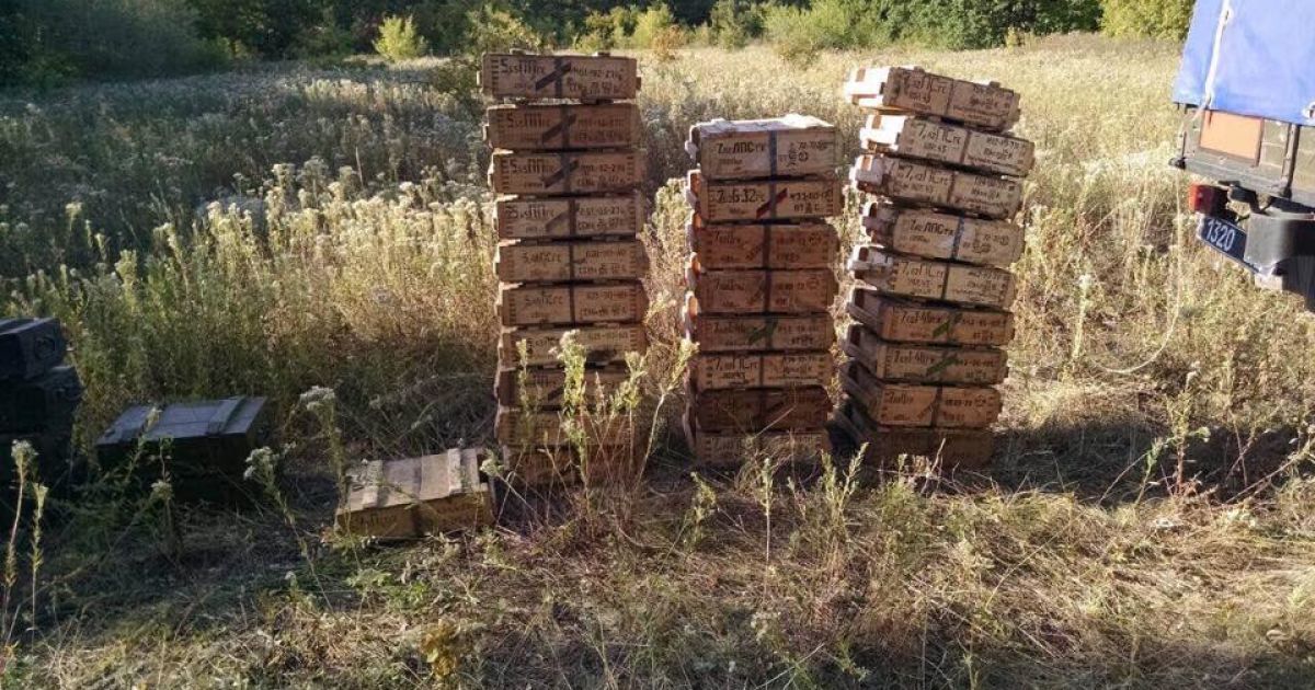 В лесополосе добровольческий батальон прятал крупный оружейный арсенал / © Генеральная прокуратура Украины