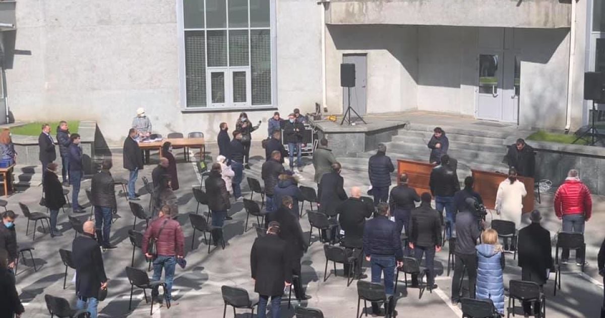 Міська рада Дніпра провела сесію просто неба