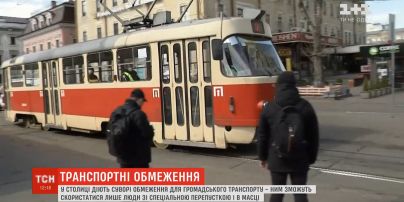 Киев привыкает к новому транспортному режиму - большинство людей не получило пропуска на проезд