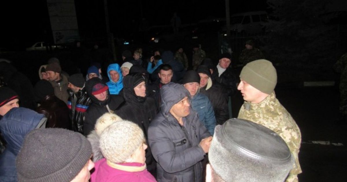 Люди готовы были штурмовать таможенный пункт / © volynnews.com