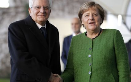 Скоро весна: Ангела Меркель надела на деловую встречу зеленый жакет