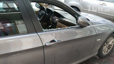 На BMW впала буруля_2 / © Фото Дмитра Фурдака/ТСН