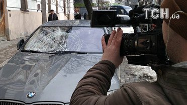 На BMW впала буруля_3 / © Фото Дмитра Фурдака/ТСН