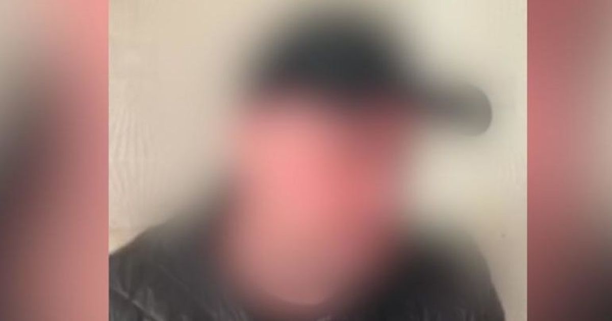 У Києві чоловік вбив дружину, бо вона розмовляла по телефону, та заховав тіло у під'їзді