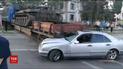 В Киеве легковушка попала под поезд, перевозивший танк