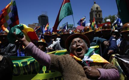 Президент Боливии заявил о попытке "насильственных групп" совершить государственный переворот