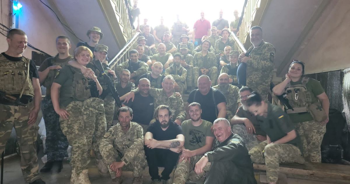 Про любов і Батьківщину: як акторські агітбригади заряджають воїнів на битву
