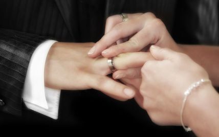Охотно пользуются иностранцы: стало известно, сколько пар заключили "брак за сутки" в Украине