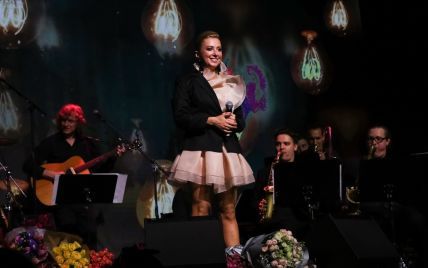 Тоня Матвиенко в пышном мини-платье и пиджаке отпраздновала 40-летие
