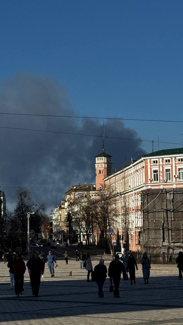 Дим від пожежі видно у Києві / © ТСН
