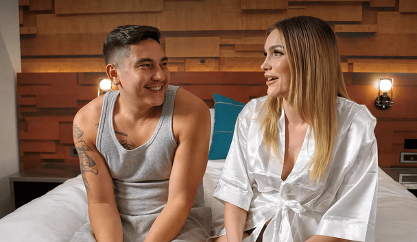 Що секс робить із людьми: відеограф зняв пари до та після першого інтиму (відео)