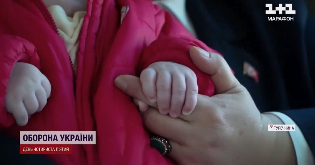 Чергове диво для немовляти: у 5-місячної дівчинки, яку врятували з-під завалів у Туреччині, знайшлася рідна мама