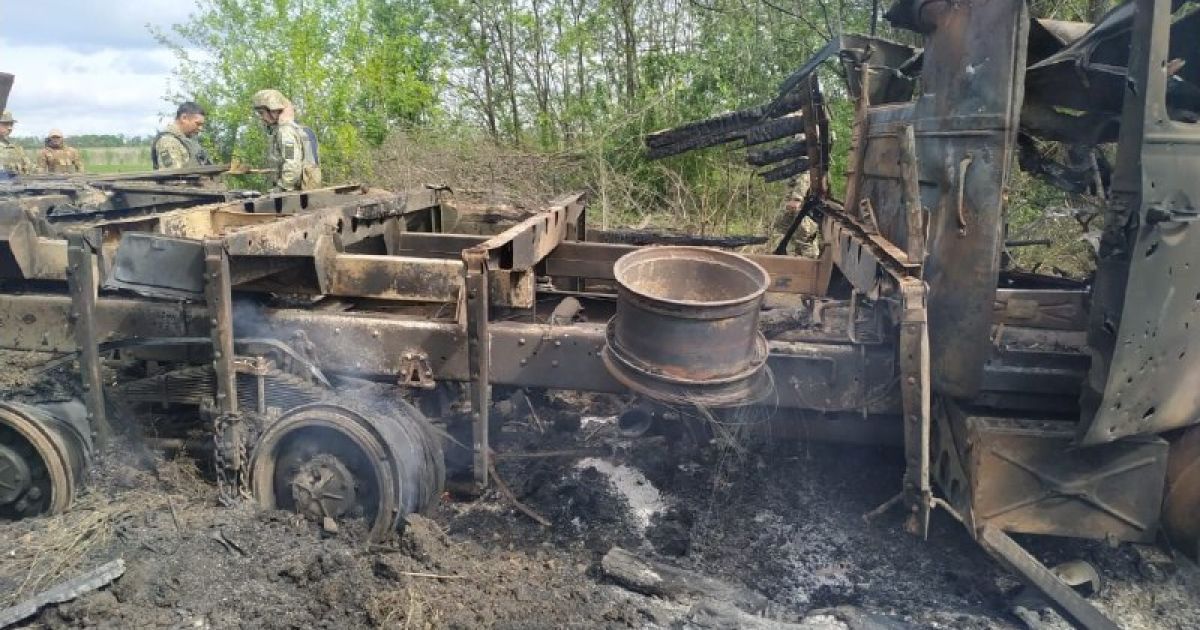 Журналіст розповів деталі підриву вантажівки на Донбасі, в якій загинув український військовий: оприлюднено фото