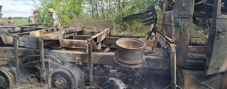 Журналіст розповів деталі підриву вантажівки на Донбасі, в якій загинув український військовий: оприлюднено фото