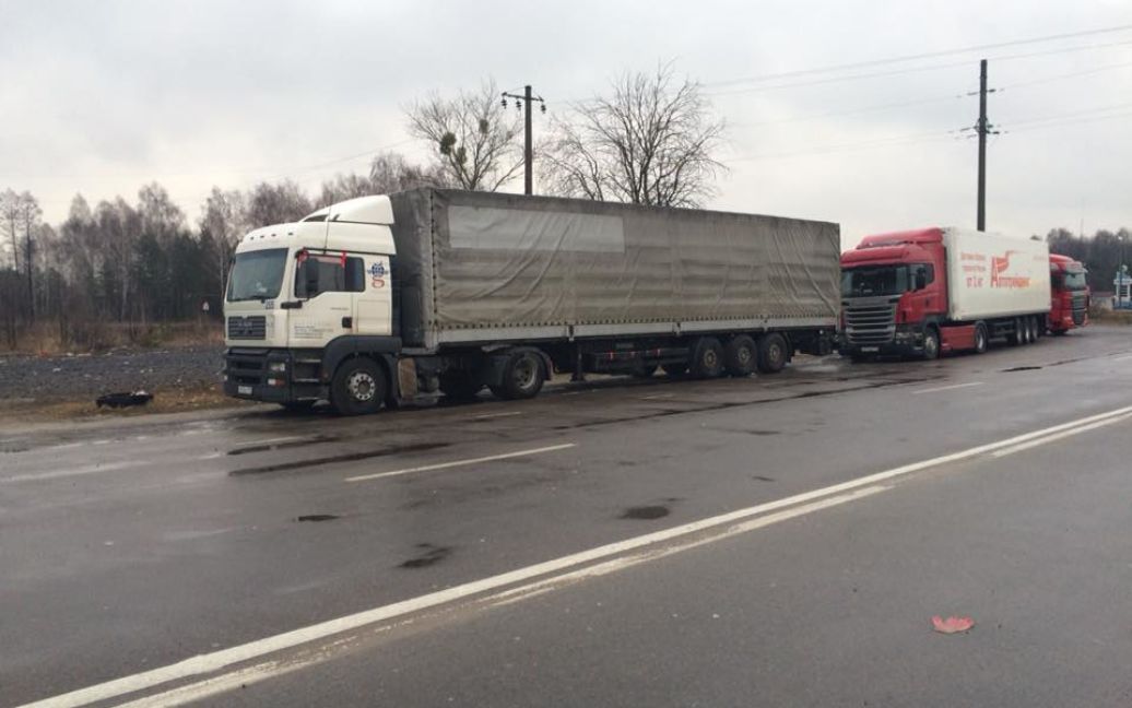 На Волині активісти блокують груз вантажівок із РФ / © facebook/sergij.abram