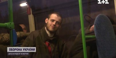 Щонайменше сім автобусів із українськими пораненими бійцями виїхали з "Азовсталі"