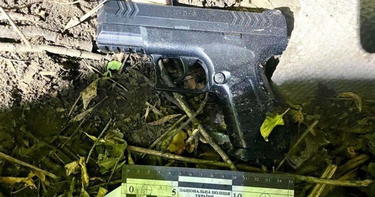15-річний хлопець поцілив з пістолета дівчині в око